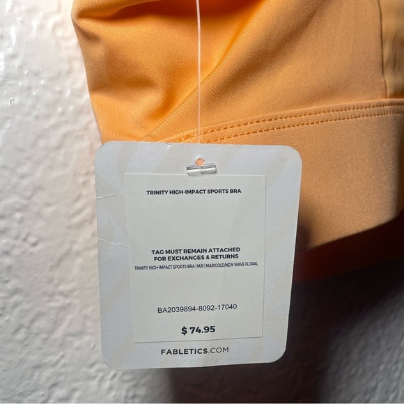 Fabletics Orange Athletic Set - Picture 4 of 9